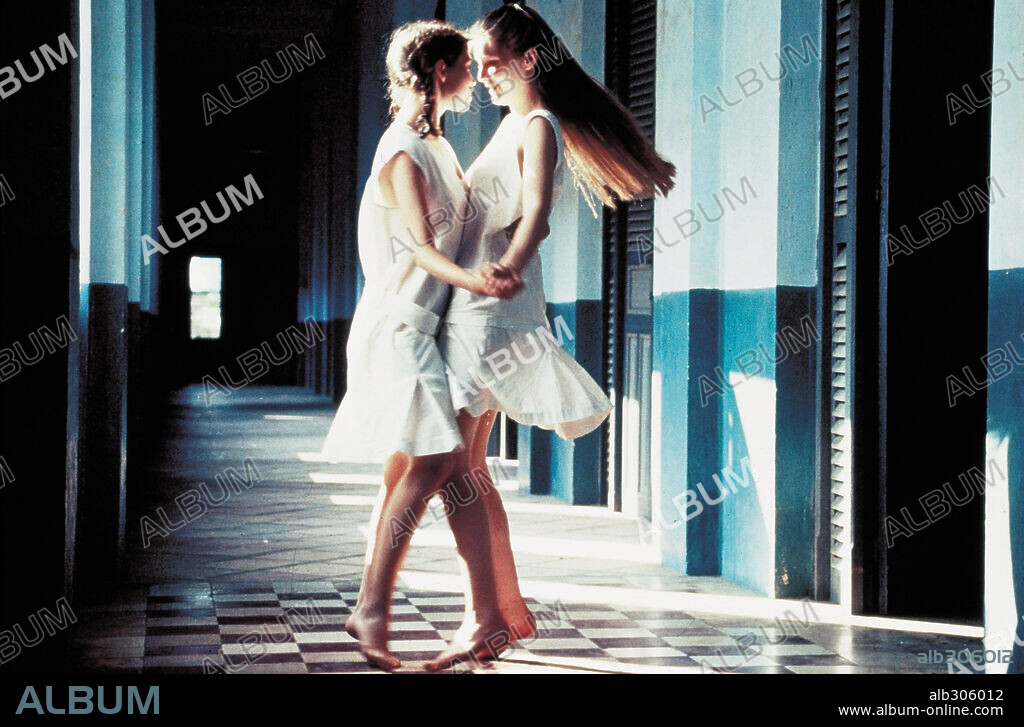 JANE MARCH en EL AMANTE, 1992 (L' AMANT), dirigida por JEAN-JACQUES ANNAUD. Copyright RENN/BURRILL/FILMS A2.