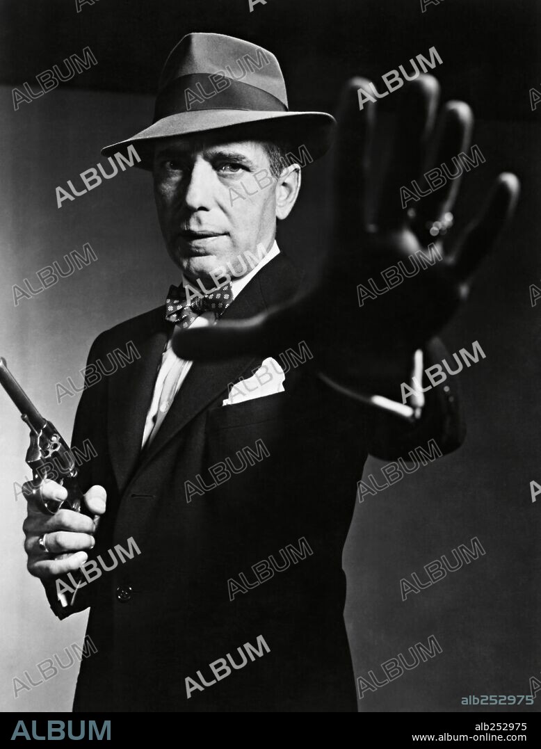 HUMPHREY BOGART in THE ENFORCER, 1951, directed by BRETAIGNE WINDUST. Copyright WARNER BROTHERS.