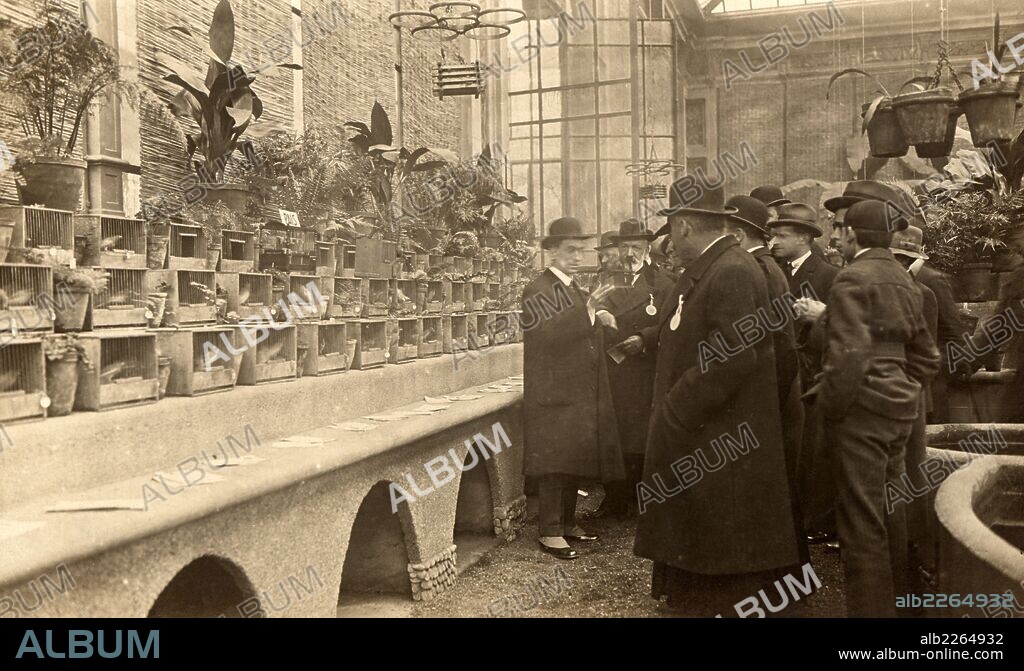 Barcelona. Acto inaugural del concurso regional de canarios celebrado en el umbráculo del parque de Barcelona. Año 1910.