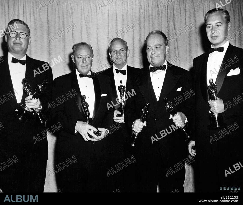 ARTHUR KRAMS, HAL PEREIRA, ROBERT PRIESTLY, SAM COMER y WILLIAM FLANNERY. 28ª Edición de los Premios Oscar (1956). Hal Pereira, Sam Comer y Arthur Krams premiados como mejores directores de arte en blanco y negro por "La rosa tatuada".Robert Prestly y William Flannery premiados como mejores directores de arte en color por "Picnic". 1956