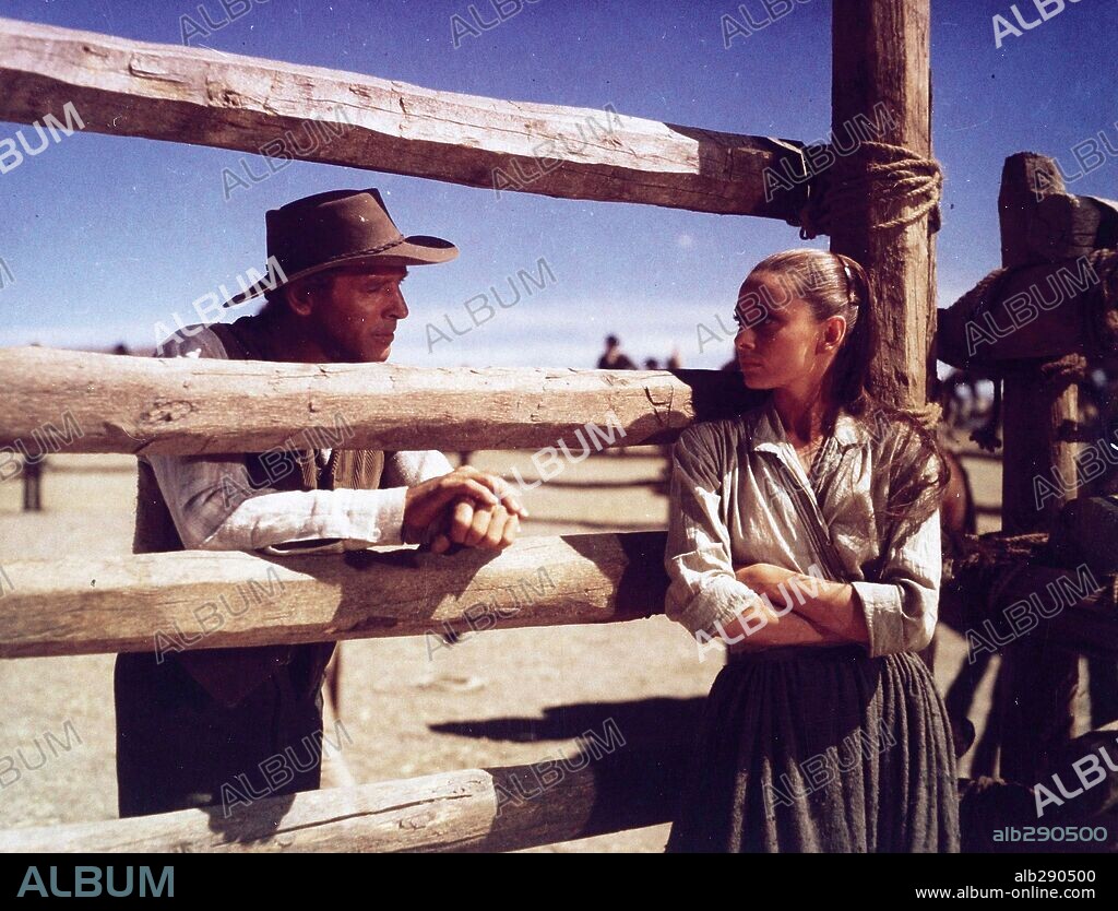 AUDREY HEPBURN y BURT LANCASTER en LOS QUE NO PERDONAN, 1960 (THE UNFORGIVEN), dirigida por JOHN HUSTON. Copyright HECHT-HILL-LANCASTER/UNITED ARTISTS.