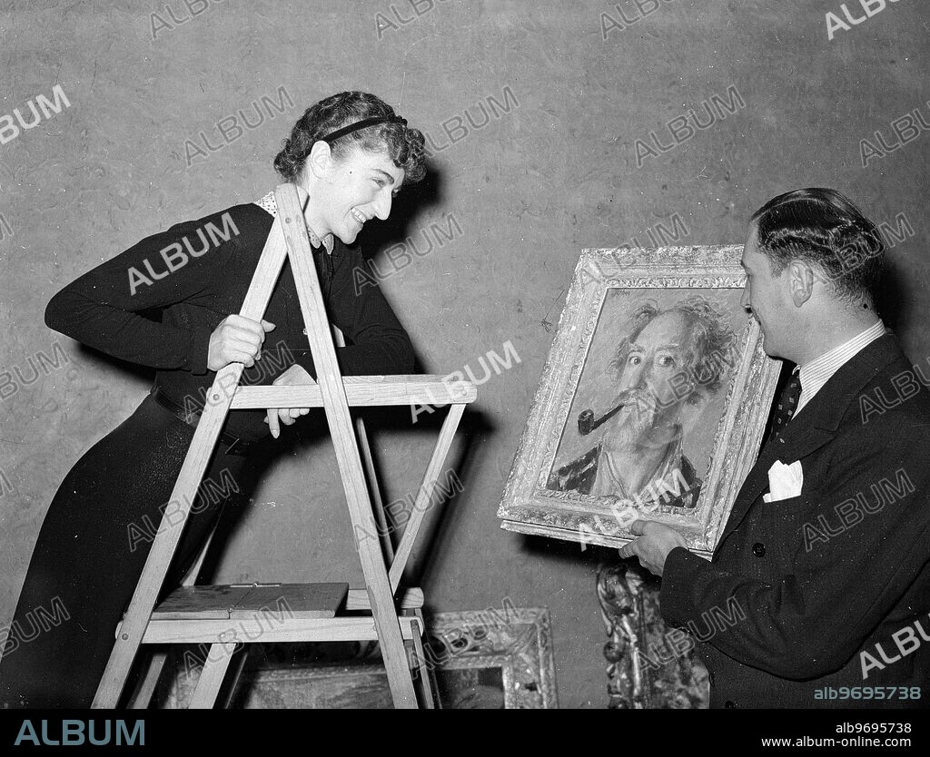 War 1940. The National Gallery re - opened with an exhibition of Contemporary Art organised by Miss Lilian Browse , who runs an art gallery in Bond Street. Miss Browse with Mr W P Gibson , keeper of the Galleries . 14 March 1940.