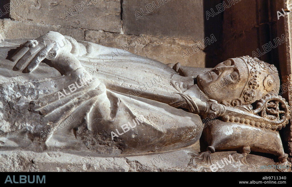Sepulcro del obispo Bernat de Vilamarí en la capilla de Tots els Sants, siglo XIV. Catedral de Girona.