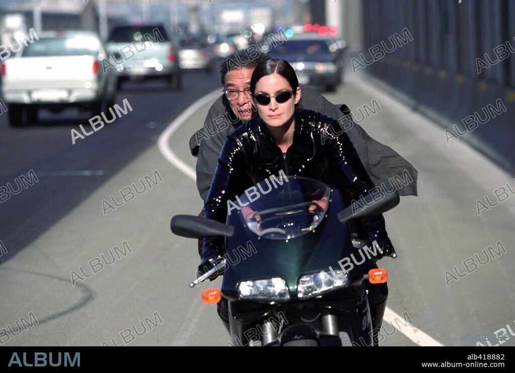 CARRIE-ANNE MOSS and RANDALL DUK KIM in THE MATRIX RELOADED, 2003, directed by ANDY WACHOWSKI and LARRY WACHOWSKI. Copyright WARNER BROS. PICTURES.