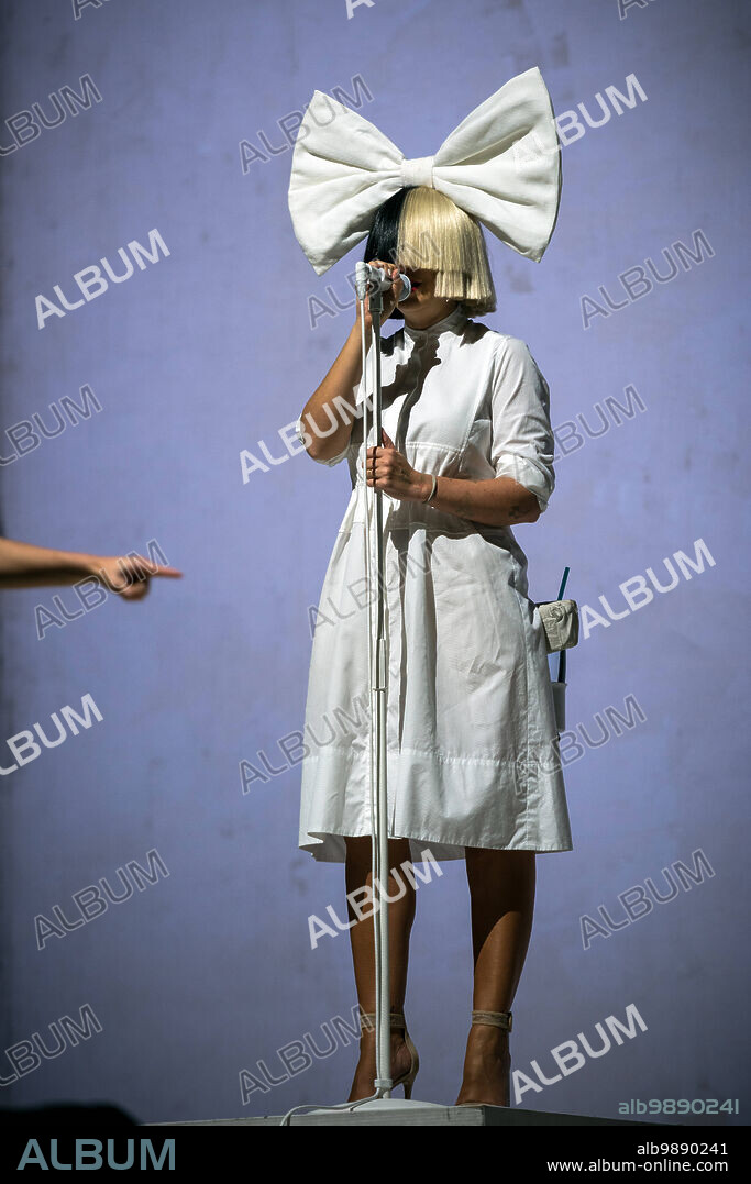 Sia Skanderborg, Denmark. 05th, August 2016. Sia, the Australian pop singer and songwriter, performs a live concert at the Danish music festival SmukFest 2016. Skanderborg Denmark PUBLICATIONxNOTxINxDENxNOR Copyright: xGonzalesxPhoto/RodxClemenx.