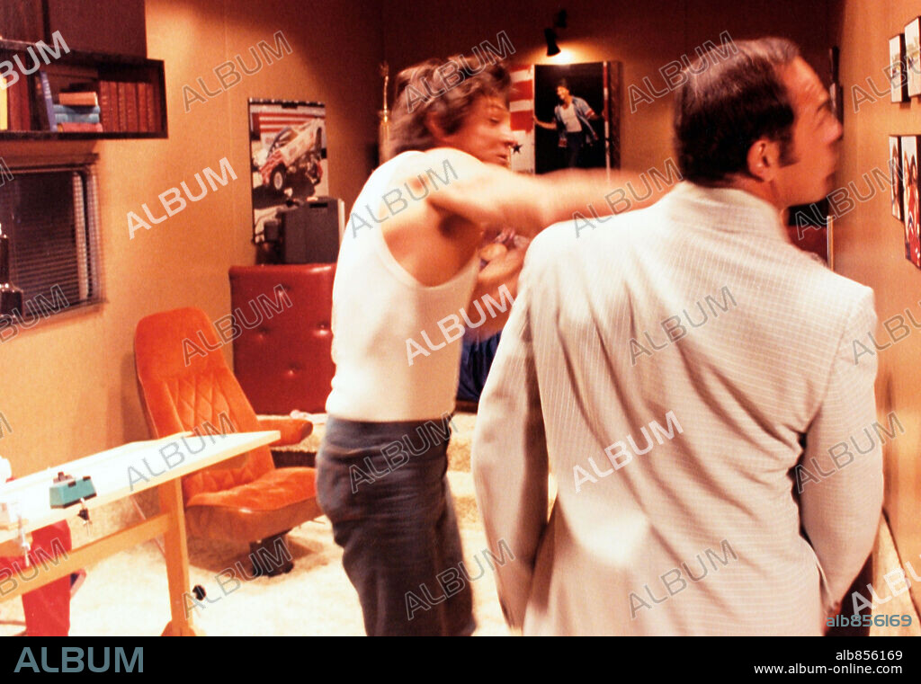 JOHN SAXON and WILLIAM SMITH in FAST COMPANY, 1979, directed by DAVID CRONENBERG. Copyright QUADRANT FILMS/CFDC/MICHAEL LEIBOWITZ INC.