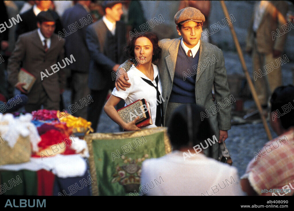 Frida Kahlo y SALMA HAYEK. SALMA HAYEK en FRIDA, 2002, dirigida por JULIE TAYMOR. Copyright MIRAMAX.