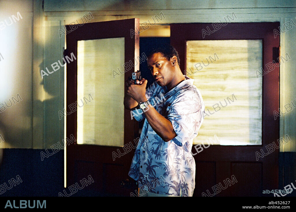 DENZEL WASHINGTON en A CONTRARRELOJ, 2003 (OUT OF TIME), dirigida por CARL FRANKLIN. Copyright METRO GOLDWYN MAYER.