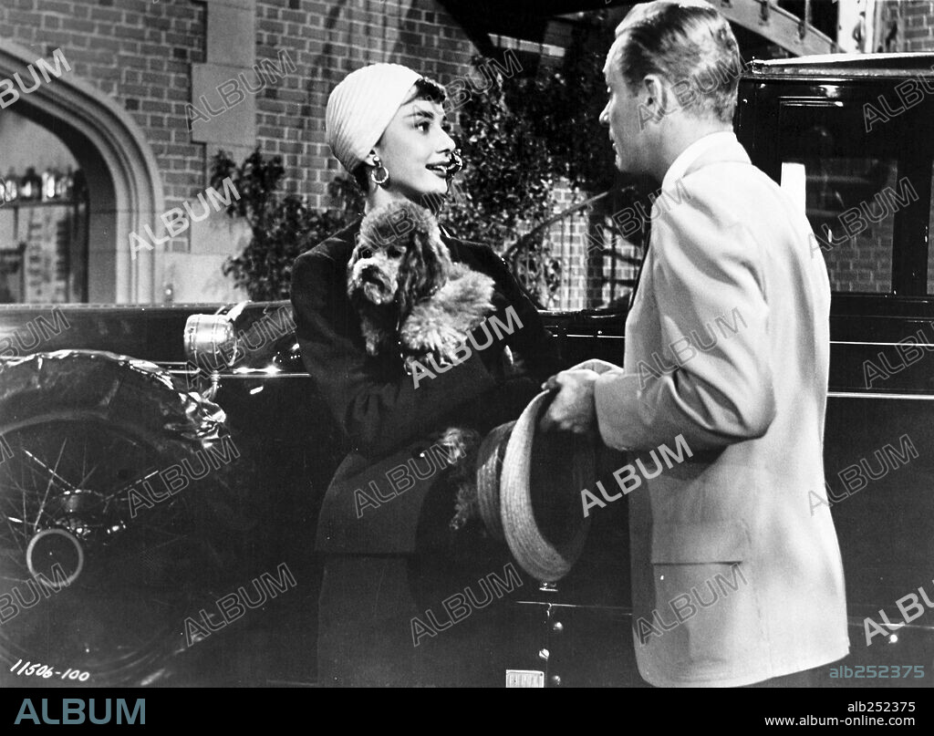 AUDREY HEPBURN y WILLIAM HOLDEN en SABRINA, 1954, dirigida por BILLY WILDER. Copyright PARAMOUNT PICTURES.