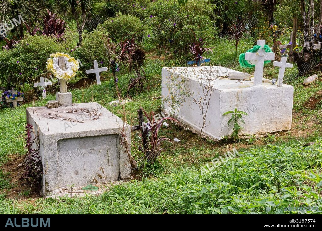 cementerio de Lancetillo, La Parroquia, zona Reyna, Quiche, Guatemala, Central America.