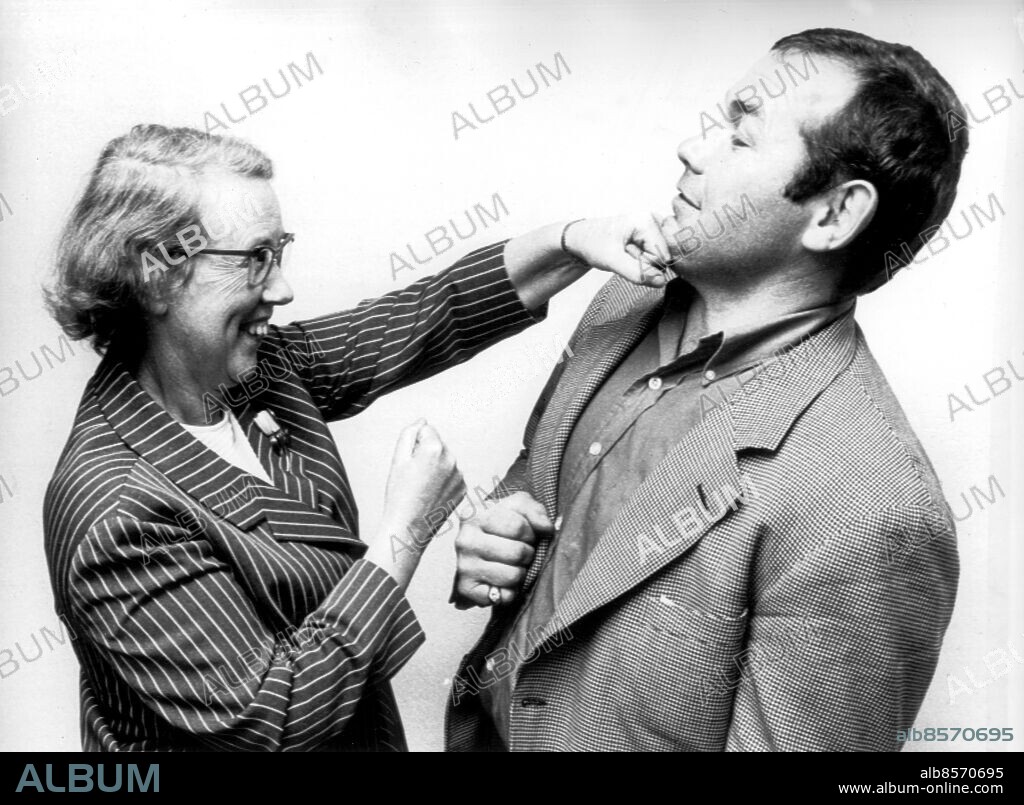 ARKIV 1985 . Fredsaktivitsten Ingrid Segerstedt-Wiberg och och den gamle tungviktsmästaren Ingemar Johansson. Foto: Pressens Bild / TT / Kod 194.