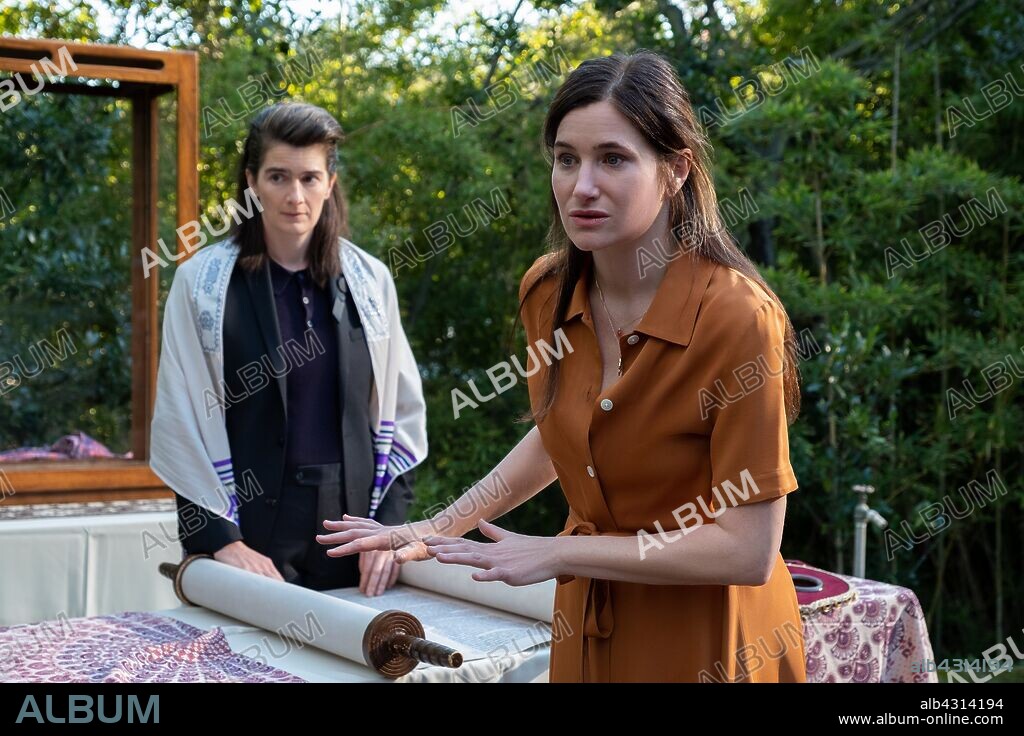 GABY HOFFMANN y KATHRYN HAHN en TRANSPARENT, 2014, dirigida por JILL SOLOWAY. Copyright AMAZON STUDIOS. Transparent Musicale Finale Season 5.