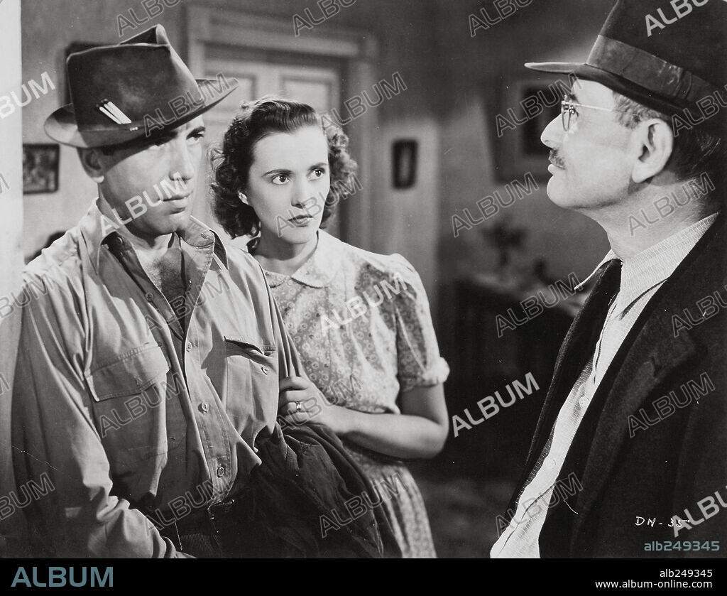 CHARLES HALTON, GALE PAGE and HUMPHREY BOGART in THEY DRIVE BY NIGHT, 1940, directed by RAOUL WALSH. Copyright WARNER BROTHERS.