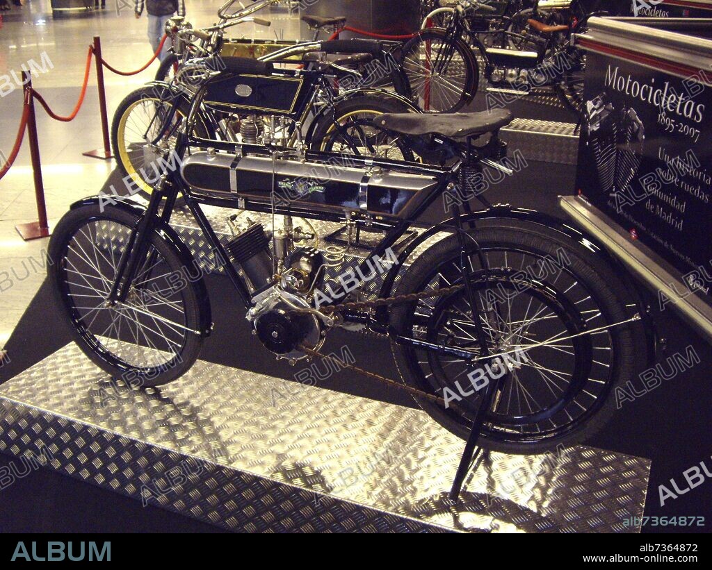 MOTOCICLETA MAGNAT DEBON EN LA EXPOSICION DE MOTOS Y BICICLETAS CON MOTOR DESDE 1895 HASTA LA ACTUALIDAD EN ENERO DEL 2008.
