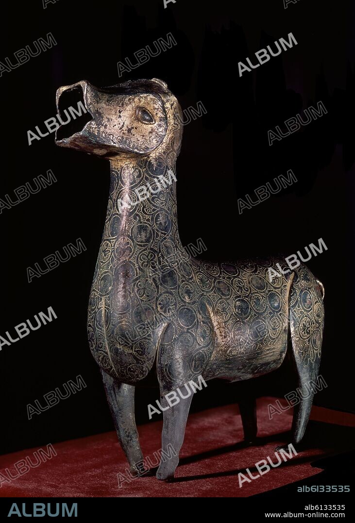 CIERVO DE BRONCE - SURTIDOR DE UNA FUENTE DE MEDINA AZAHARA - SIGLO X.