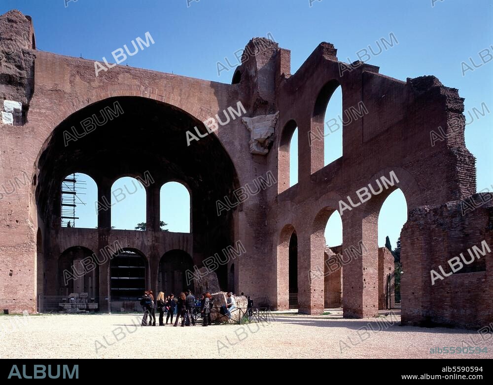 Rom - Roma (Italien), Forum Romanum, Maxentius- oder Konstantinsbasilika - Basilica di Massenzio o di Costantino. (306 unter Kaiser Maxentius begonnen, 330 von Konstantin dem Großen eingeweiht). Teilansicht. Foto (Jochen Helle).
