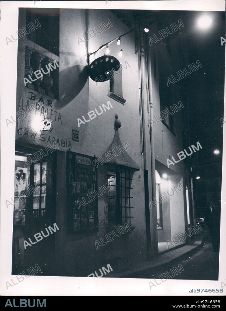 1965. Bar "la Paleta" de noche en Tossa de mar.