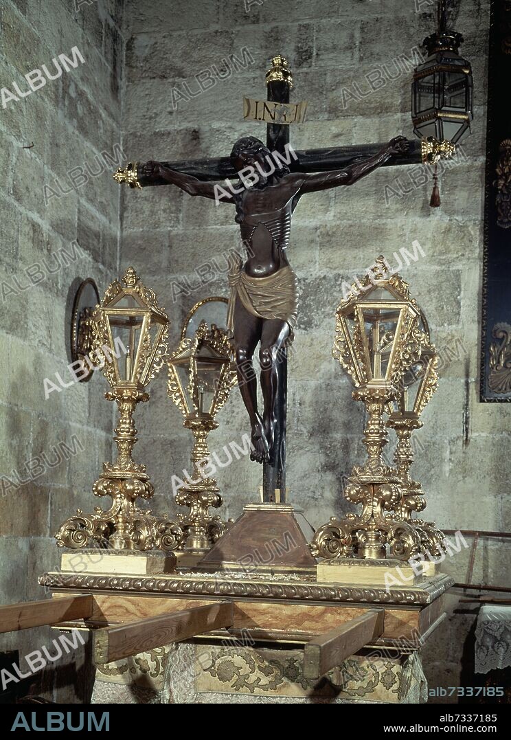 JESÚS DE PERCEVAL. DETALLE DEL SANTO CRISTO DE LA ESCUCHA EN SUS ANDAS PROCESIONALES EL VIERNES SANTO - REPLICA DE 1941.