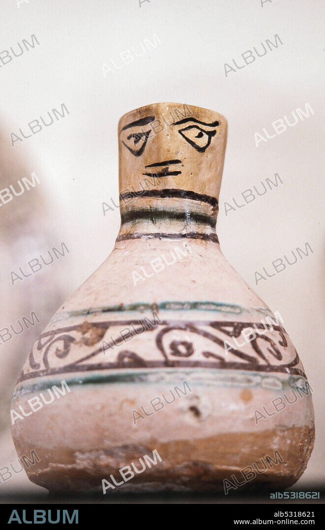 Jarrón de cerámica verde y manganeso, siglo XIV. Museu Comarcal de Manresa.