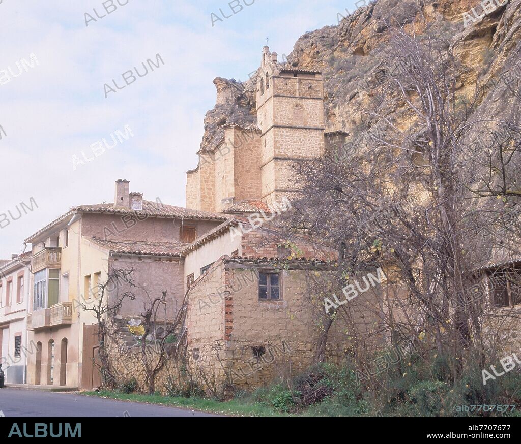 VISTA DEL PUEBLO DE ORIGEN TROGLODITA ALTOMEDIEVAL JUNTO A LA ROCA-IGLESIA DE LA NATIVIDAD-1560.