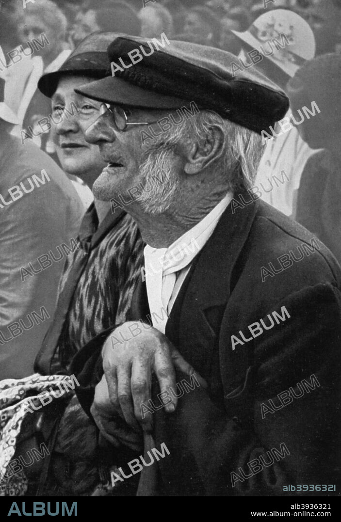 Election campaign in Hessen, Germany, 1932. The German federal election of July 1932 saw the Nazis become the most popular political party in Germany with a dramatic 19% increase in their share of the vote. The result also gave them the most seats of any party in the Reichstag. A print from Adolf Hitler. Bilder aus dem Leben des Führers, Hamburg: Cigaretten/Bilderdienst Hamburg/Bahrenfeld, 1936.