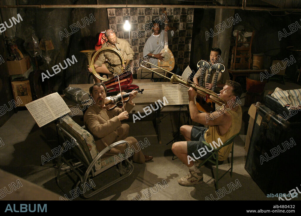 J. K SIMMONS, MARLON WAYANS, RYAN HURST, TOM HANKS and TZI MA in THE LADYKILLERS, 2004, directed by ETHAN COEN and JOEL COEN. Copyright TOUCHSTONE PICTURES/JACOBSON COMPANY / GORDON, MELINDA SUE.