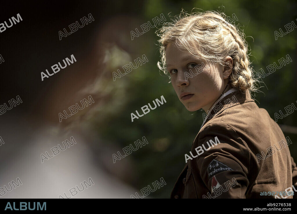 ANNA BACHMANN in LOST TRANSPORT, 2022, directed by SASKIA DIESING. Copyright Amour Fou Filmproduktion,.