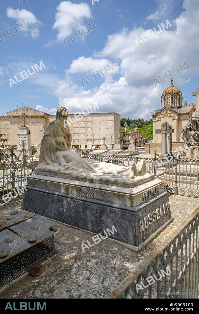 Pietat, tumba de la familia Rosselló, Miquel Arcas, Cementerio Municipal de Palma, Mallorca, balearic islands, Spain.