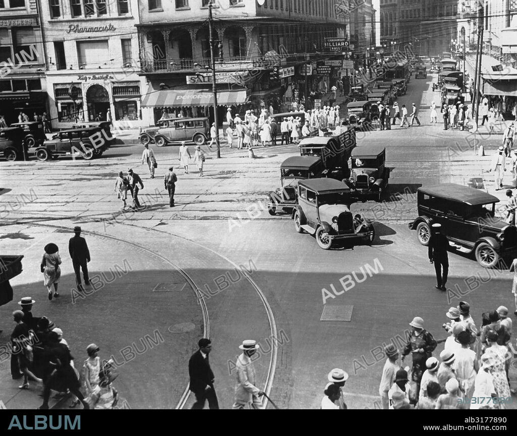 New Orleans, Louisiana:  c. 1927 Traffic at the intersection of Canal and Carondelet Streets in New Orleans.   © Underwood Archives / The Image Works.