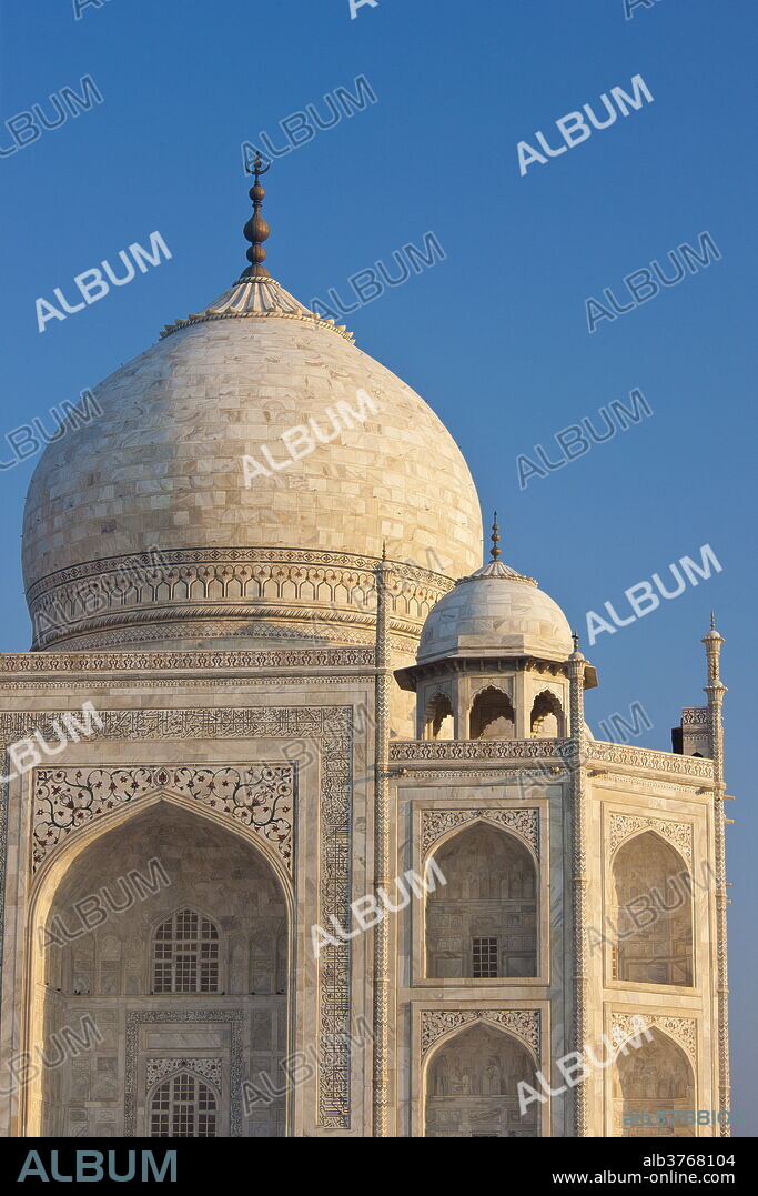 Iwans of The Taj Mahal mausoleum, western view detail diamond facets with bas relief marble, Uttar Pradesh, India.