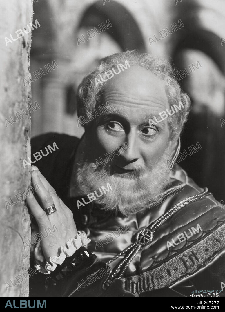 SIR FELIX AYLMER in HAMLET, 1948, directed by LAURENCE OLIVIER. Copyright TWO CITIES/RANK.