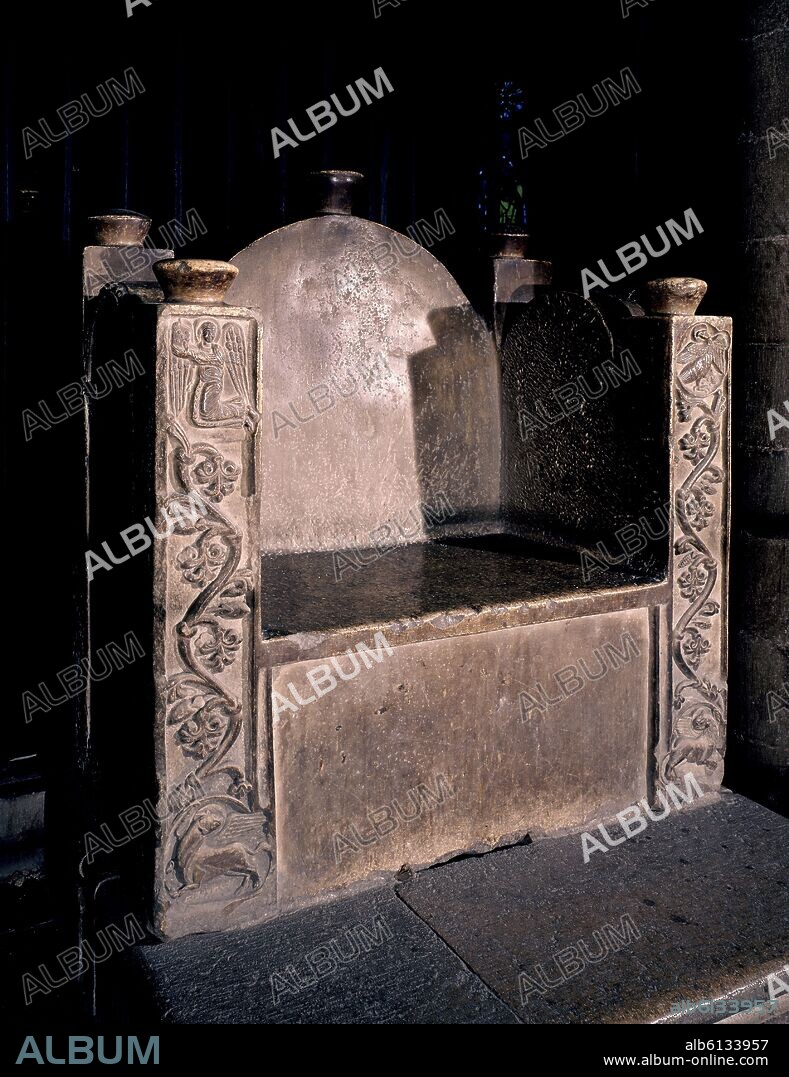 AUTOR LIBRE 01307. CATEDRA EPISCOPAL DE MARMOL TAMBIEN CONOCIDA COMO LA SILLA DE CARLOMAGNO - SIGLO XI - ROMANICO CATALAN.