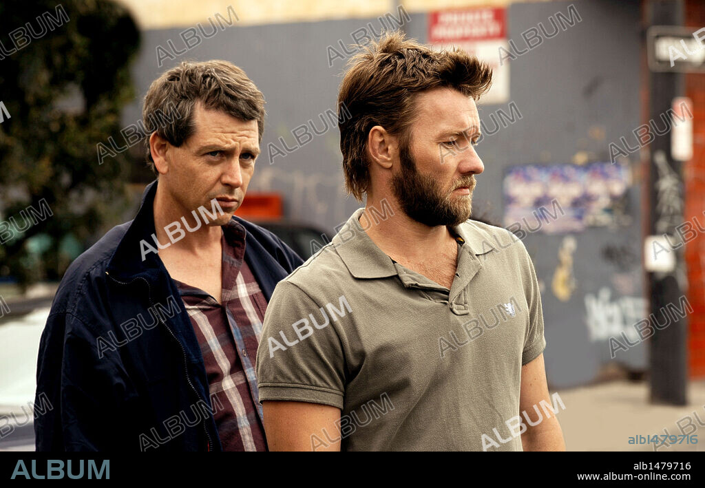 BEN MENDELSOHN y JOEL EDGERTON en ANIMAL KINGDOM, 2010, dirigida por DAVID MICHOD. Copyright PORCHLIGHT FILMS/SCREEN AUSTRALIA / MOTT, TONY.