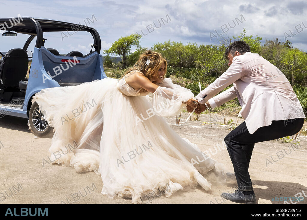 JENNIFER LOPEZ y JOSH DUHAMEL en UNA BODA EXPLOSIVA, 2023 (SHOTGUN WEDDING), dirigida por JASON MOORE. Copyright Mandeville Productions.