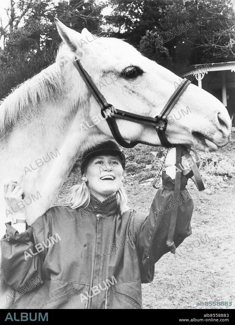 GÖTEBORG 1992-11-27.. Lotta Emanuelsson, hopptränare inom hästsporten. *** Local Caption *** GP Foto: Lars Söderbom / Kamerareportage / TT / Kod: 2524.