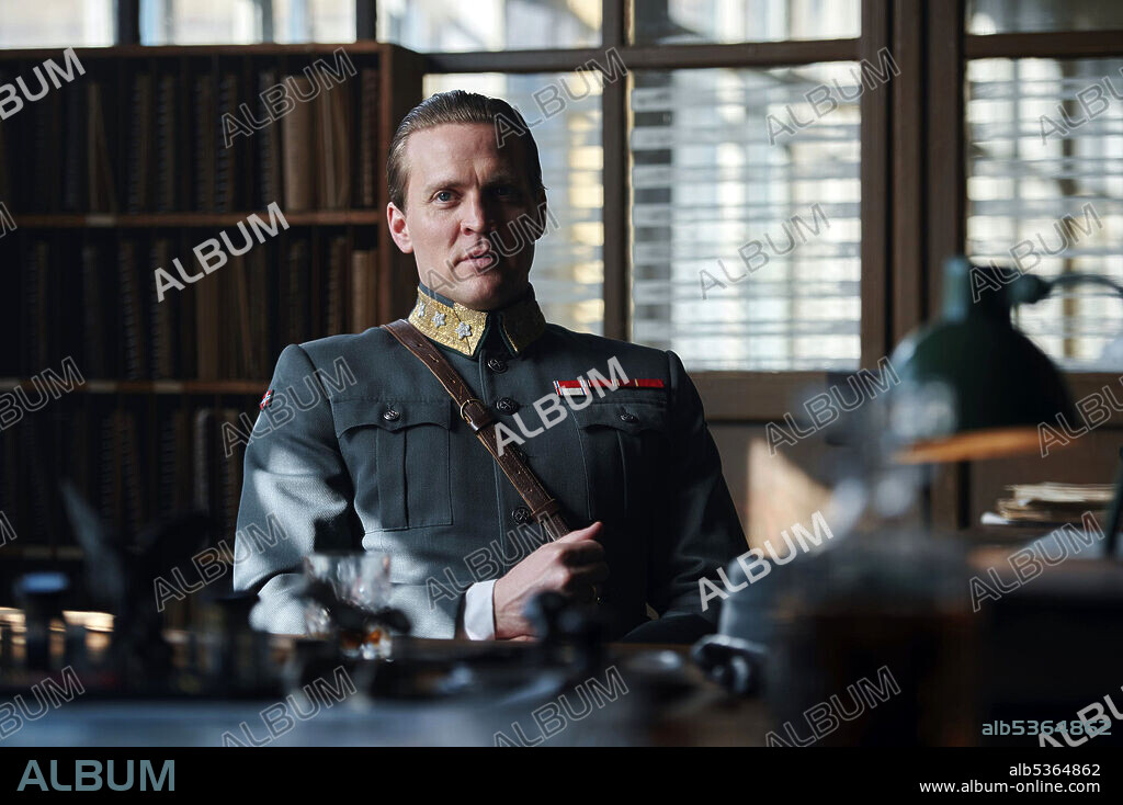 TOBIAS SANTELMANN in ATLANTIC CROSSING, 2020, directed by ALEXANDER EIK and JANIC HEEN. Copyright NORSK RIKSKRINGKASTING (NRK).