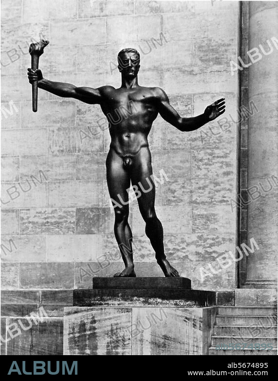 ARNO BREKER. Breker, Arno. 1900-1991. "Die Partei". Bronzeplastik. Ehem. Berlin, Neue Reichskanzlei, Ehrenhof.