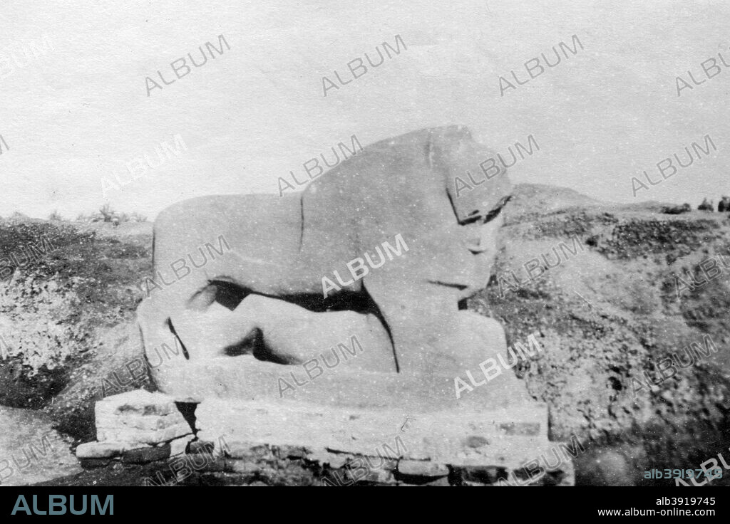 Lion of Babylon statue, Babylon, Babil, Mesopotamia, 1918. Stone sculpture in what is now Iraq. This statue dates from the Neo-Babylonian, or Chaldean Empire, which ruled Mesopotamia from 626 to 539 BC.