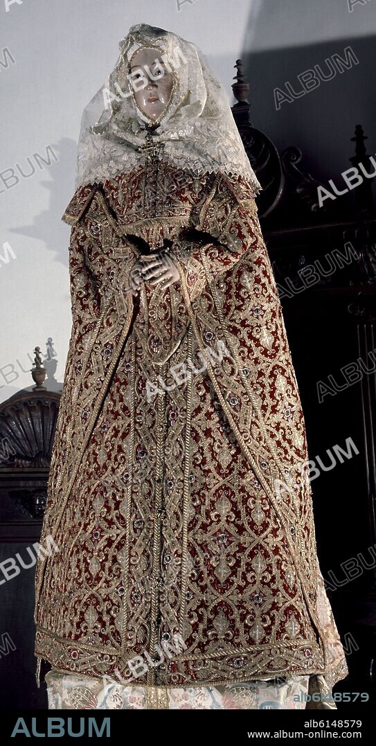 VIRGEN VESTIDA CON UN TRAJE DE LA REINA ISABEL DE VALOIS - S XVII -.