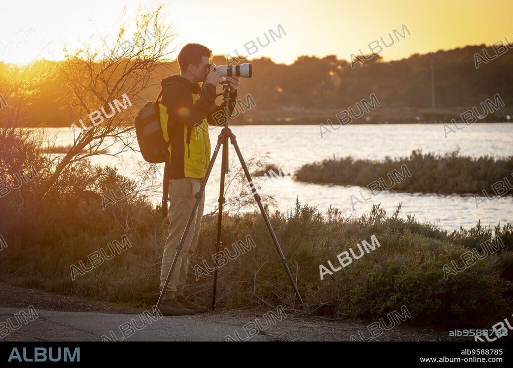 photographer, Salobrar de Campos, Parque Natural Marítimo Terrestre Es Trenc-Salobrar de Campos, Mallorca, Balearic Islands, Spain.