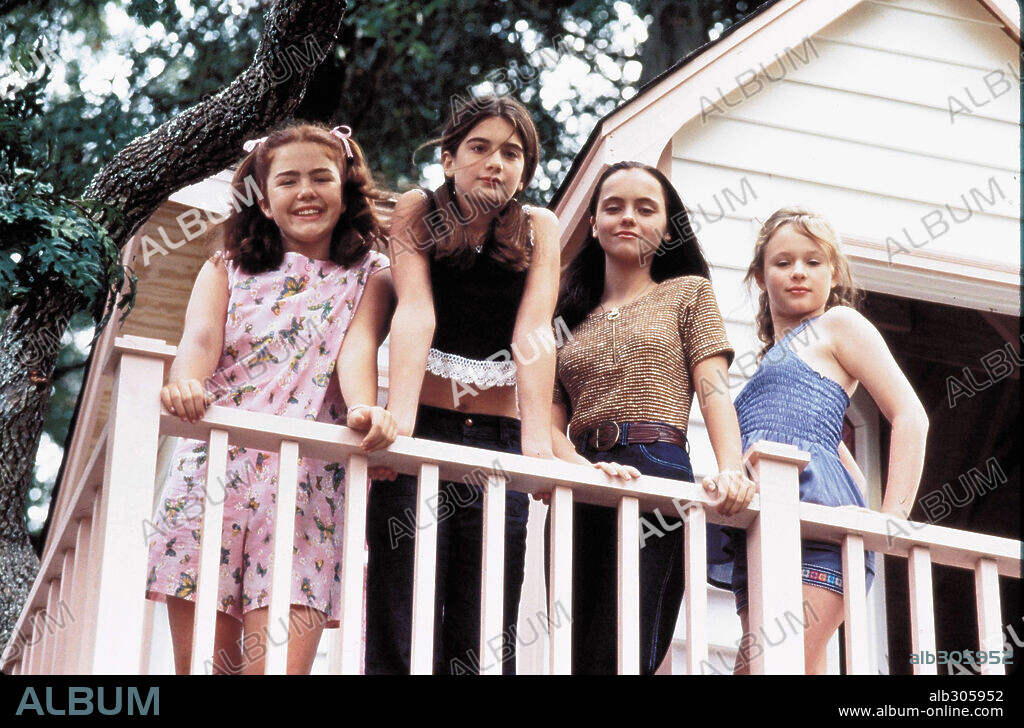 ASHLEIGH ASTON-MOORE, CHRISTINA RICCI, GABY HOFFMANN and THORA BIRCH in NOW AND THEN, 1995, directed by LESLIE LINKA GLATTER. Copyright NEW LINE CINEMA.