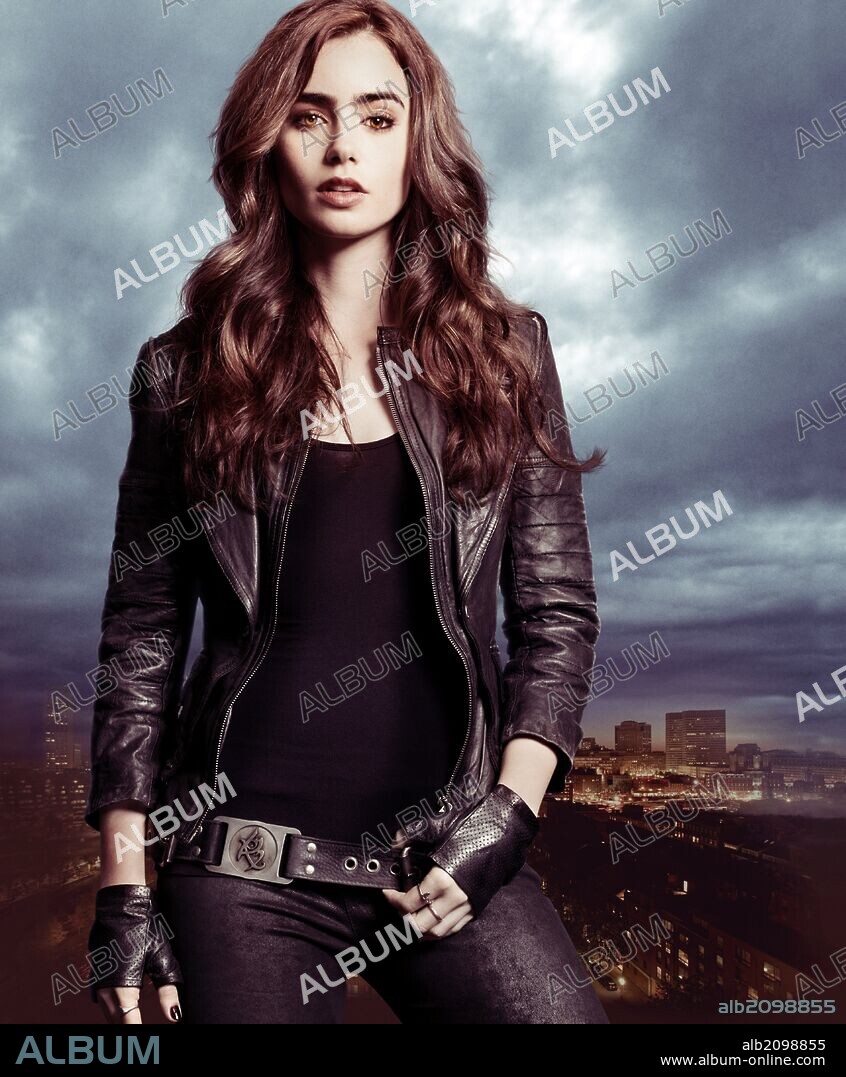 LILY COLLINS in MORTAL INSTRUMENTS, THE: CITY OF BONES, 2013, directed by HARALD ZWART. Copyright CONSTANTIN FILM PRODUKTION.