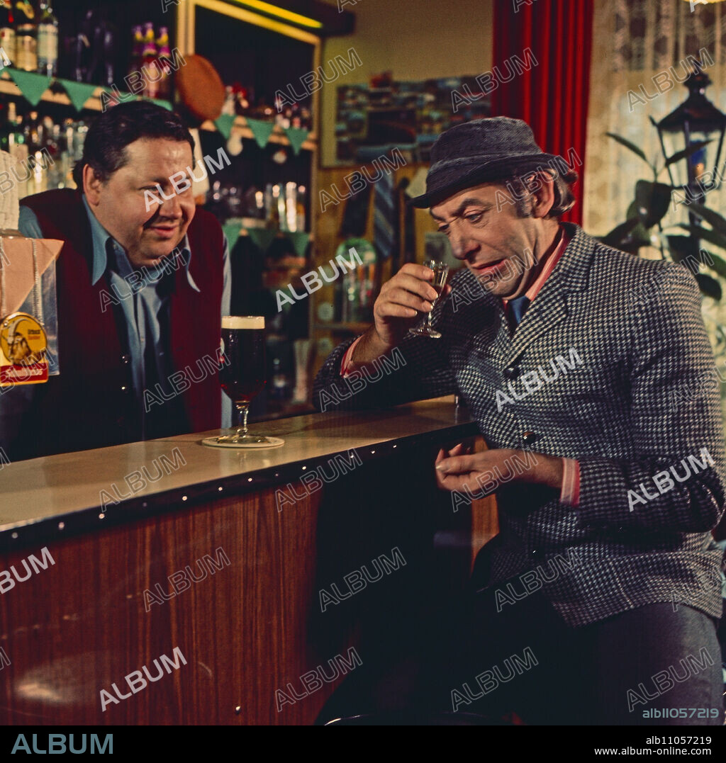 Nonstop Nonsens, comedy series, Germany 1975 - 1980, Director: Heinz Liesendahl, Episode: "Didi als Glueckspilz", Actor: Wirt, Dieter Hallervorden.