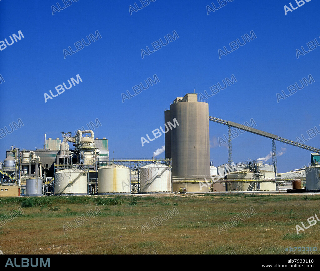 INDUSTRIA QUIMICA - FOTO AÑOS 80.