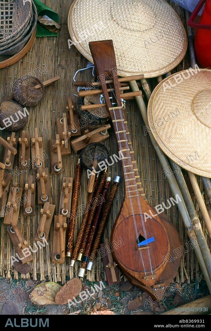 Fretted lute hotsell