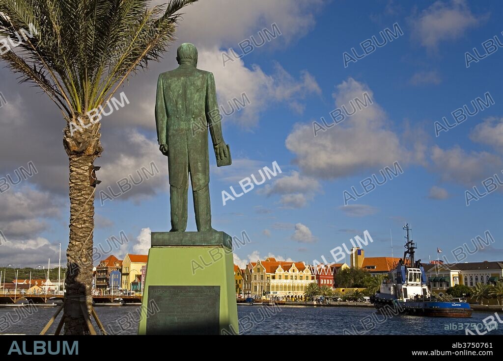 Dr. Efrain Jonckheer statue, Riffort, Willemstad, UNESCO World Heritage Site, Curacao, Netherlands Antilles, West Indies, Caribbean, Central America.