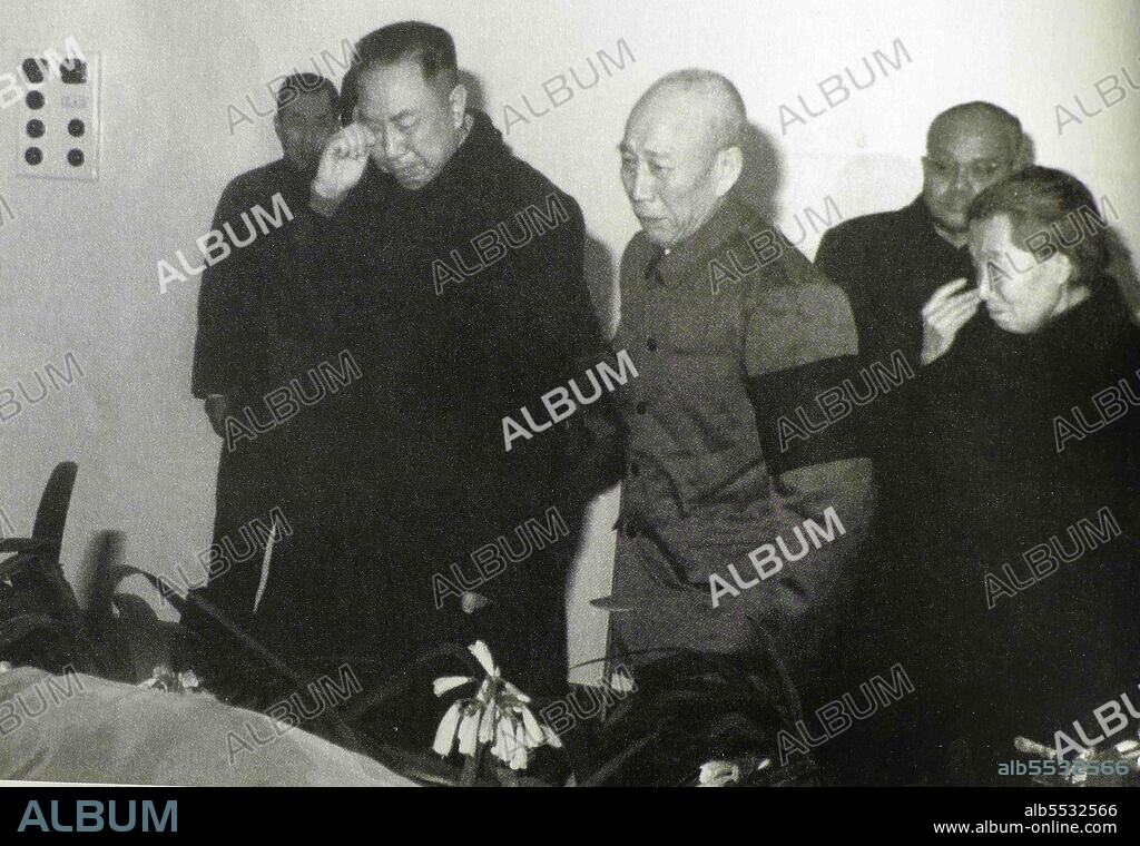 Hua Guofeng and Wang Zhen visit the body of Chinese Prime Minister Zhou Enlai after he died in hospital. January 1976.