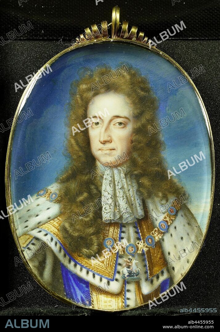 Portrait of William III (1650-1702), Prince of Orange. From 1689 on king of England, Portrait of Willem III (1650-1702), Prince of Orange. King of England since 1689. Bust, facing, in royal dress. He is wearing the chain of the Order of the Garter around his neck. Part of the collection of portrait miniatures, Willem III (Prince of Orange and King of England, Scotland and Ireland), Order of the Garter, Benjamin Arlaud (attributed to), 1689 - 1719, cardboard, oil paint (paint), gold (metal), glass, h 9.5 cm × w 7.3 cm h 11 cm × w 7.4 cm × d 0.8 cm.