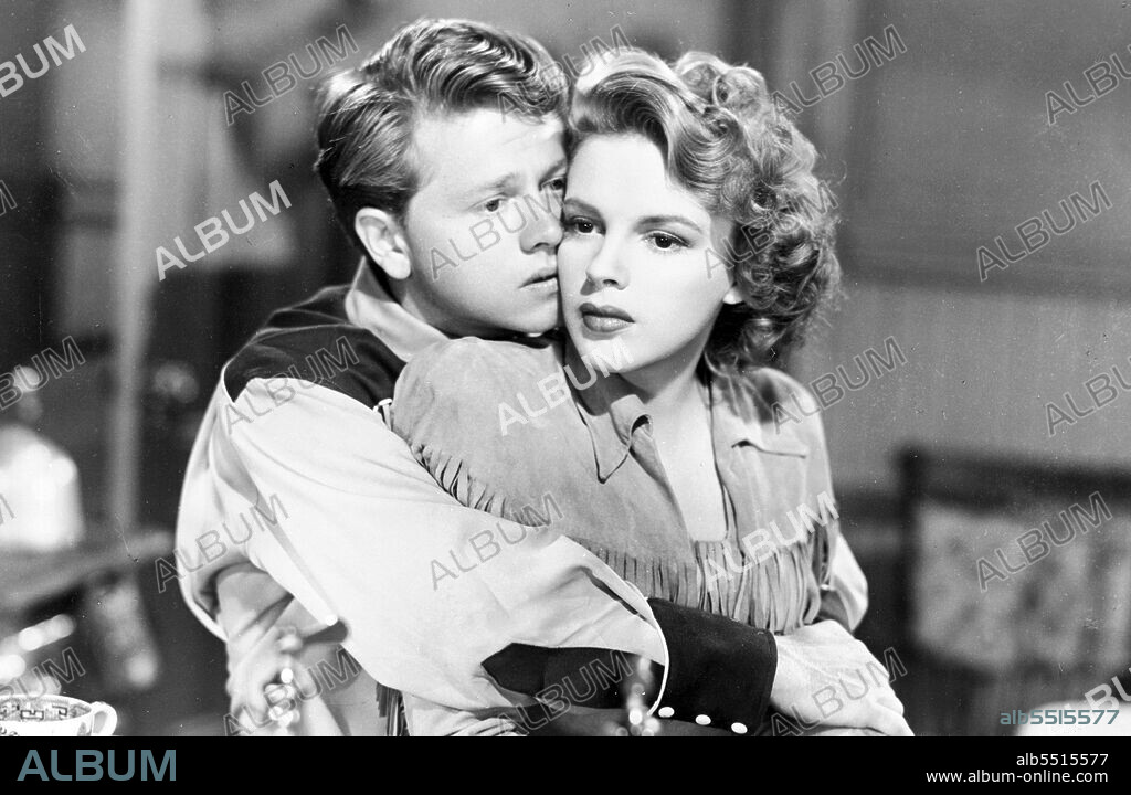 JUDY GARLAND y MICKEY ROONEY en LOCO POR LAS CHICAS, 1943 (GIRL CRAZY), dirigida por NORMAN TAUROG. Copyright M.G.M.