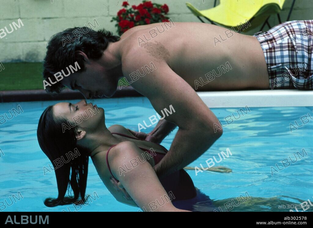RICHARD GERE y VALERIE KAPRISKY en VIVIR SIN ALIENTO, 1983 (BREATHLESS), dirigida por JIM MCBRIDE. Copyright ORION PICTURES.